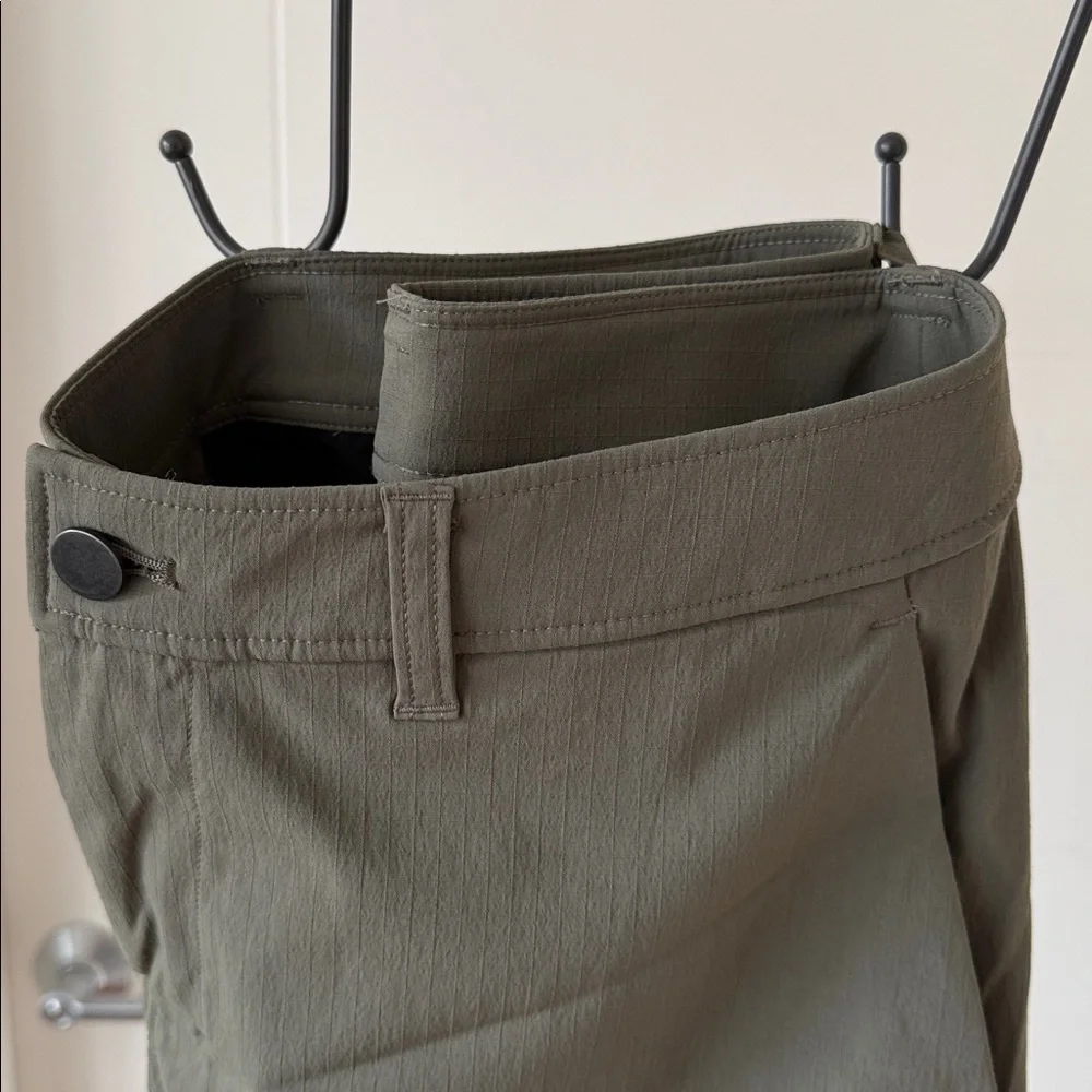 Lululemon ripstop cargo - size 30